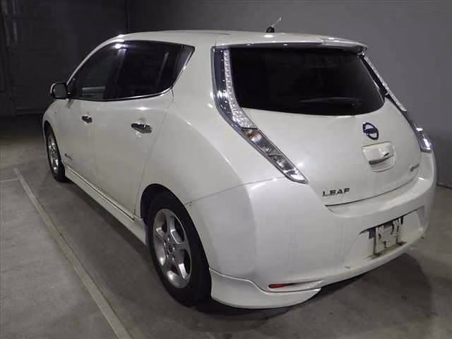 NISSAN LEAF