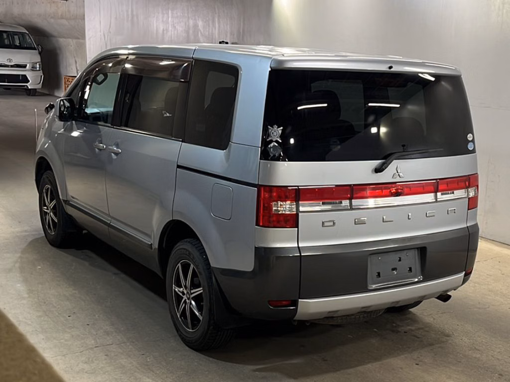 MITSUBISHI DELICA D:5