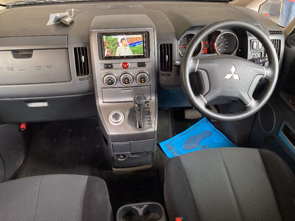MITSUBISHI DELICA D:5