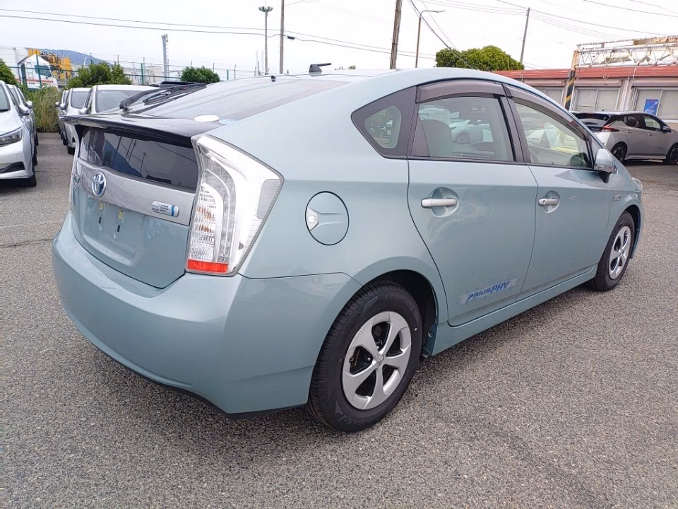 TOYOTA PRIUS PHV