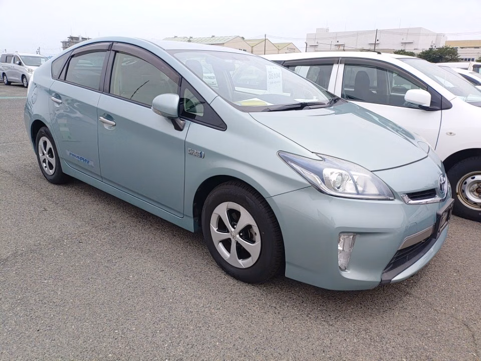 TOYOTA PRIUS PHV