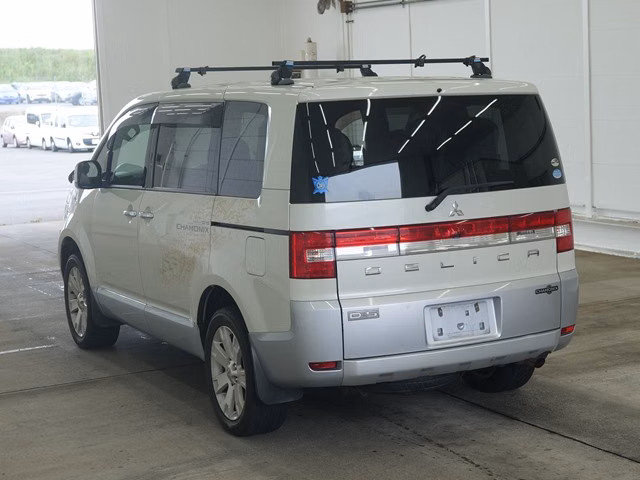 MITSUBISHI DELICA D:5