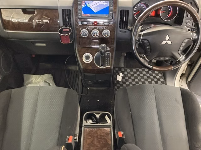 MITSUBISHI DELICA D:5