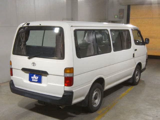 TOYOTA HIACE