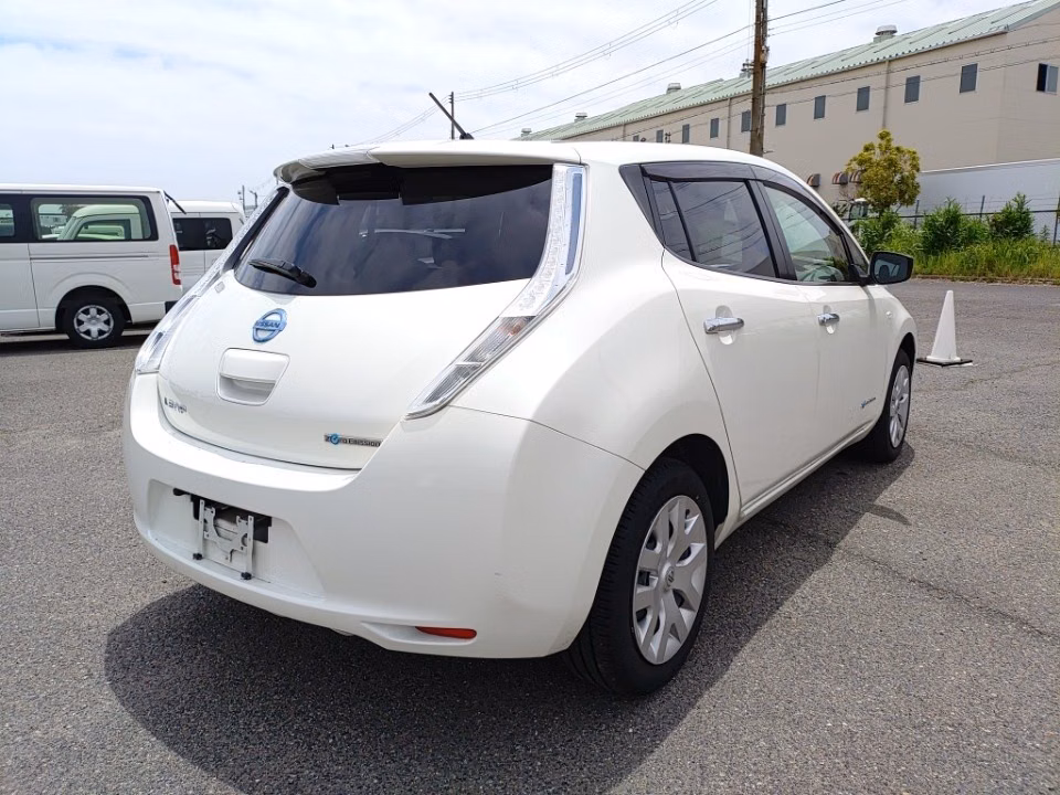 NISSAN LEAF