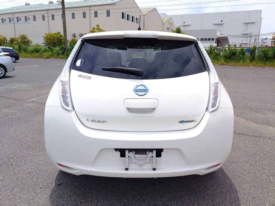 NISSAN LEAF