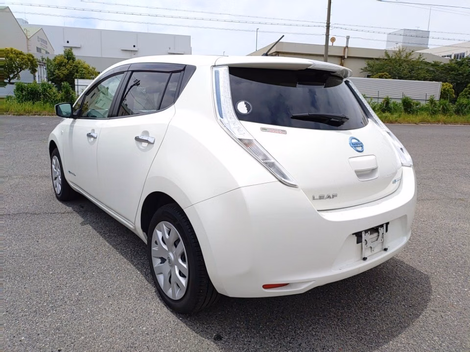 NISSAN LEAF