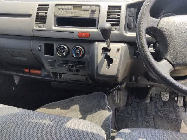 TOYOTA REGIUS ACE