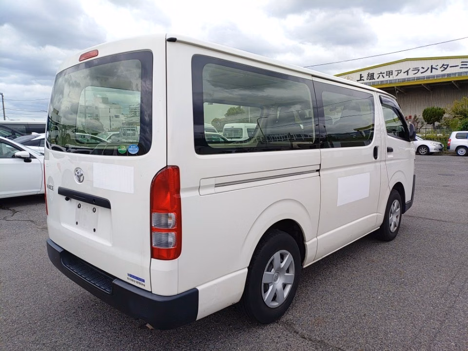 TOYOTA REGIUS ACE