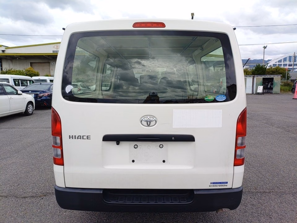 TOYOTA REGIUS ACE