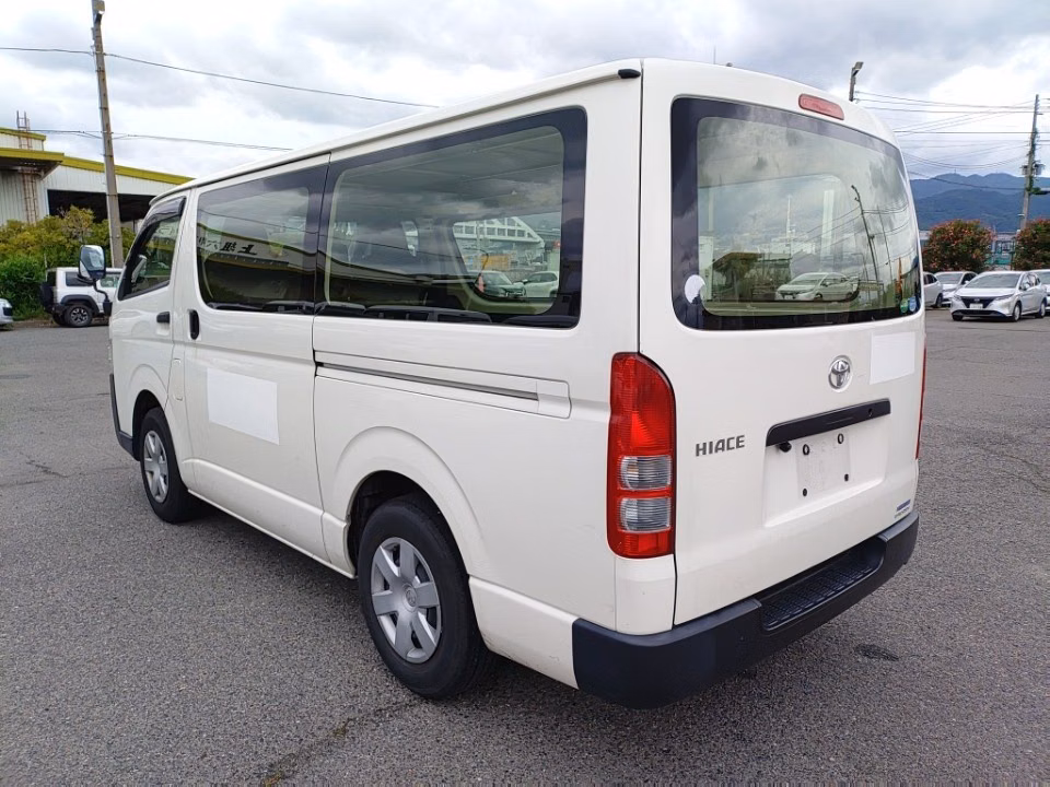 TOYOTA REGIUS ACE