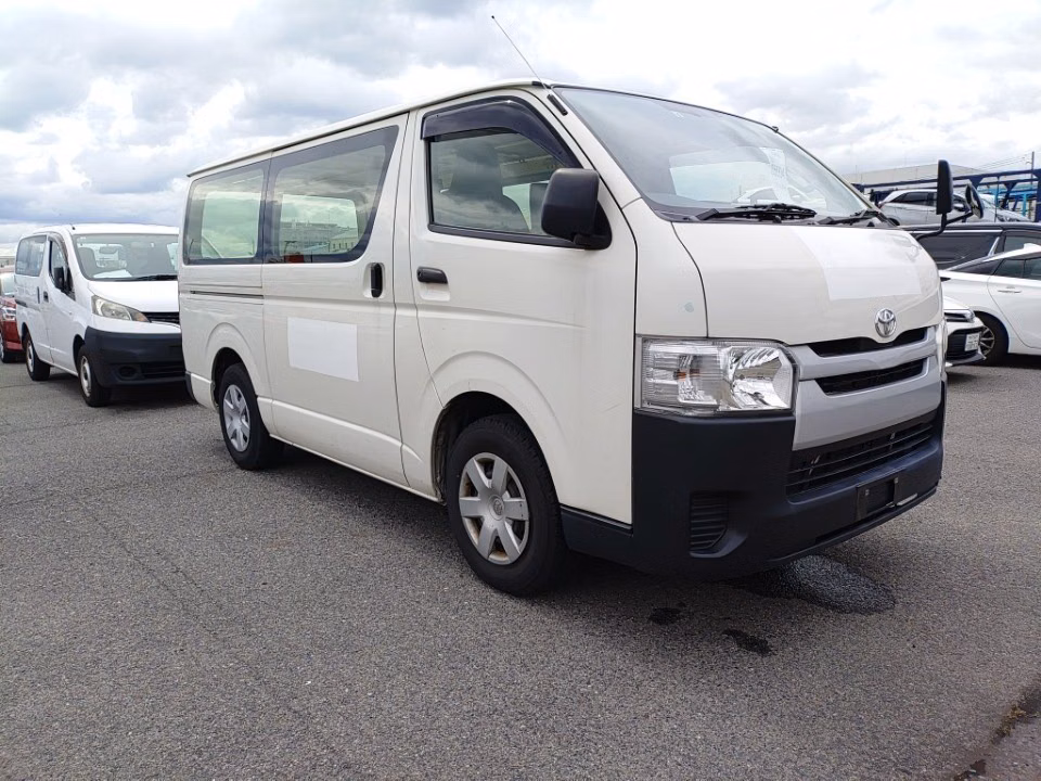 TOYOTA REGIUS ACE