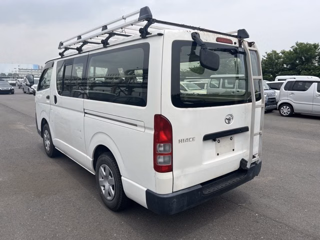 TOYOTA REGIUS ACE