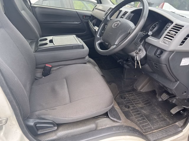 TOYOTA REGIUS ACE