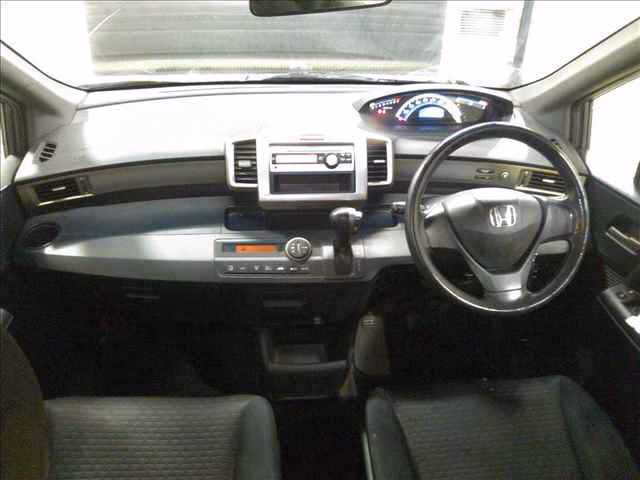 HONDA FREED SPIKE