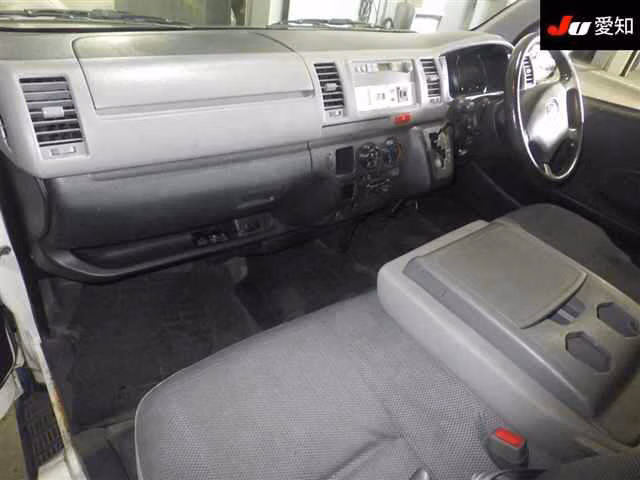 TOYOTA REGIUS ACE