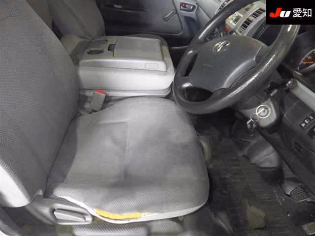 TOYOTA REGIUS ACE