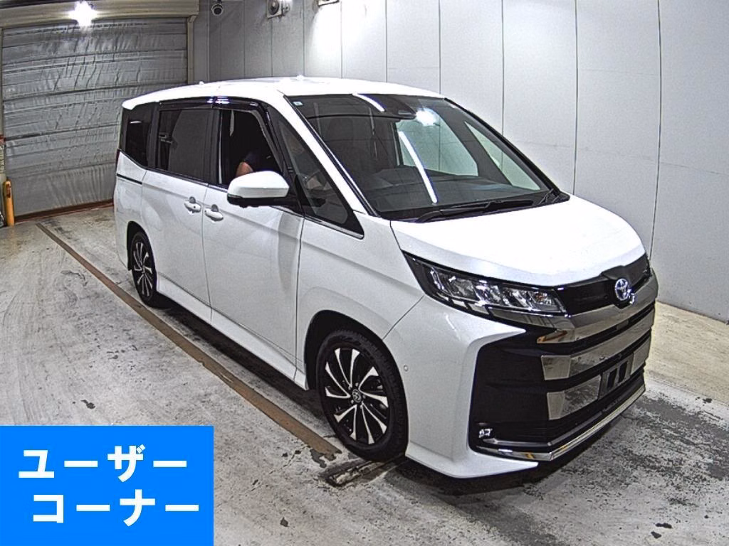 TOYOTA NOAH