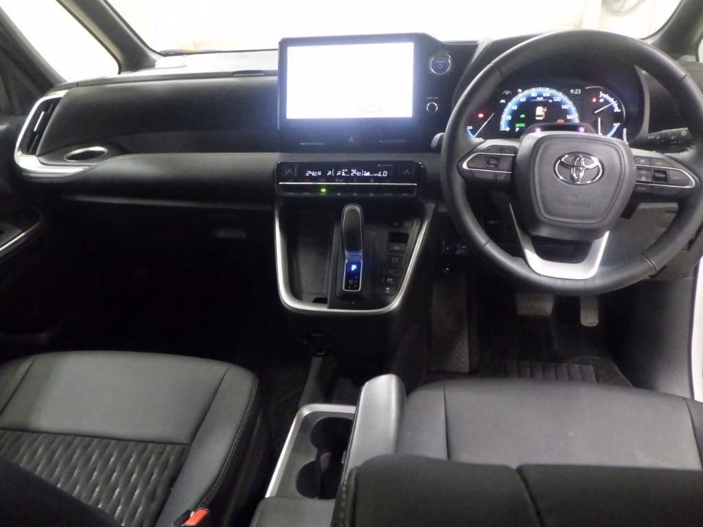 TOYOTA NOAH