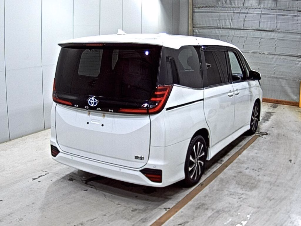 TOYOTA NOAH