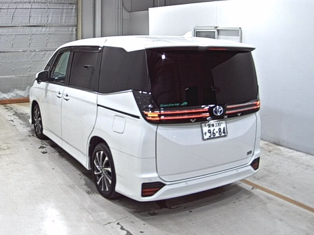 TOYOTA VOXY