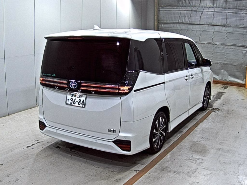 TOYOTA VOXY