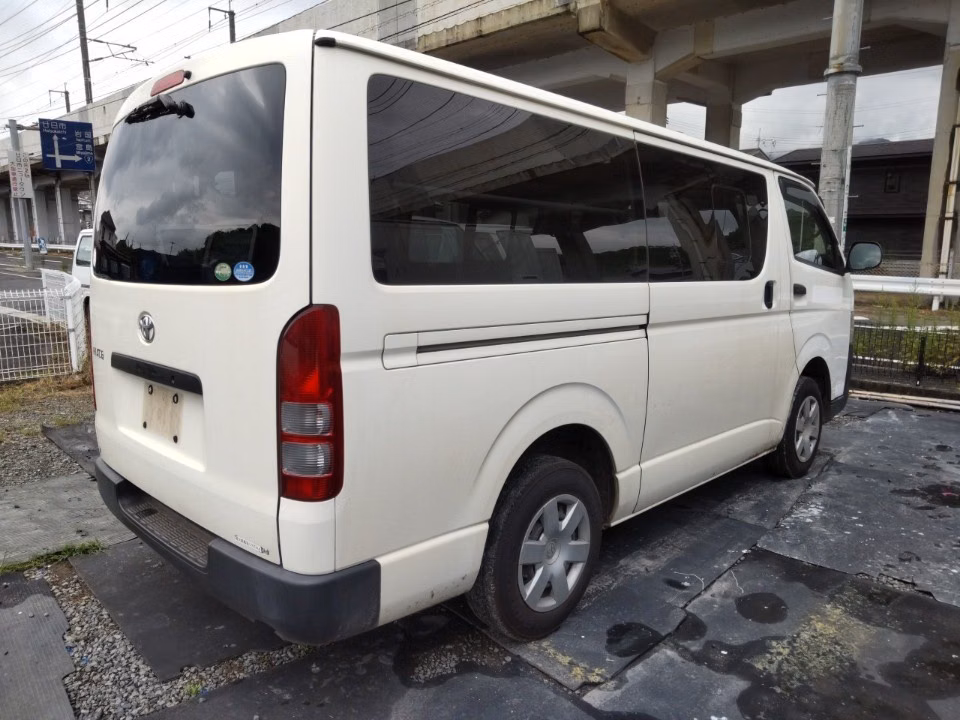 TOYOTA REGIUS ACE