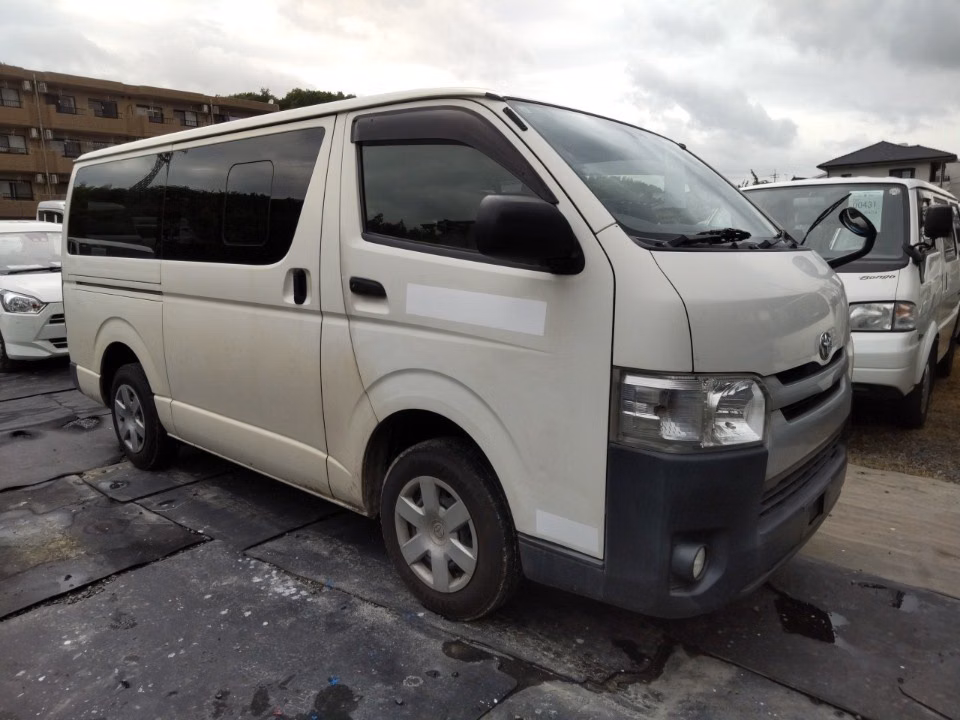 TOYOTA REGIUS ACE