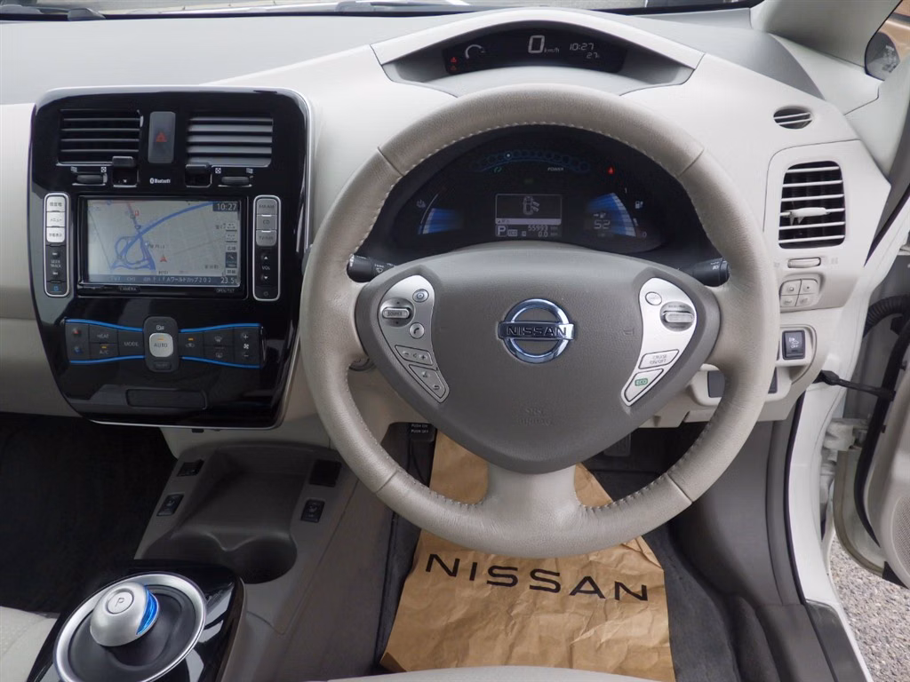 NISSAN LEAF
