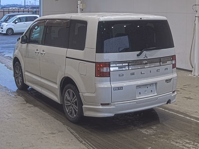MITSUBISHI DELICA D:5