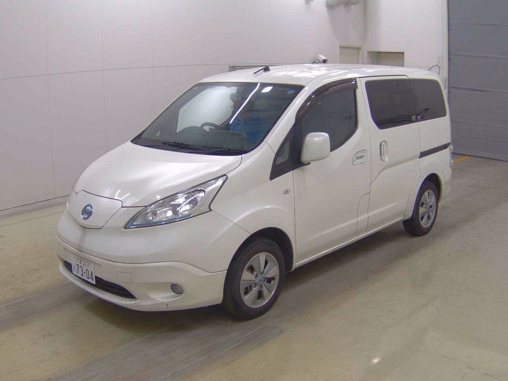 NISSAN E-NV200