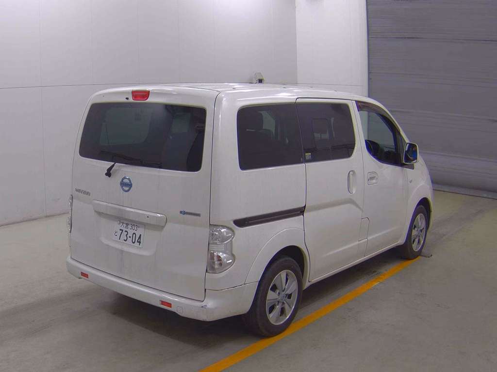 NISSAN E-NV200