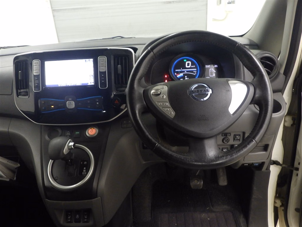 NISSAN E-NV200