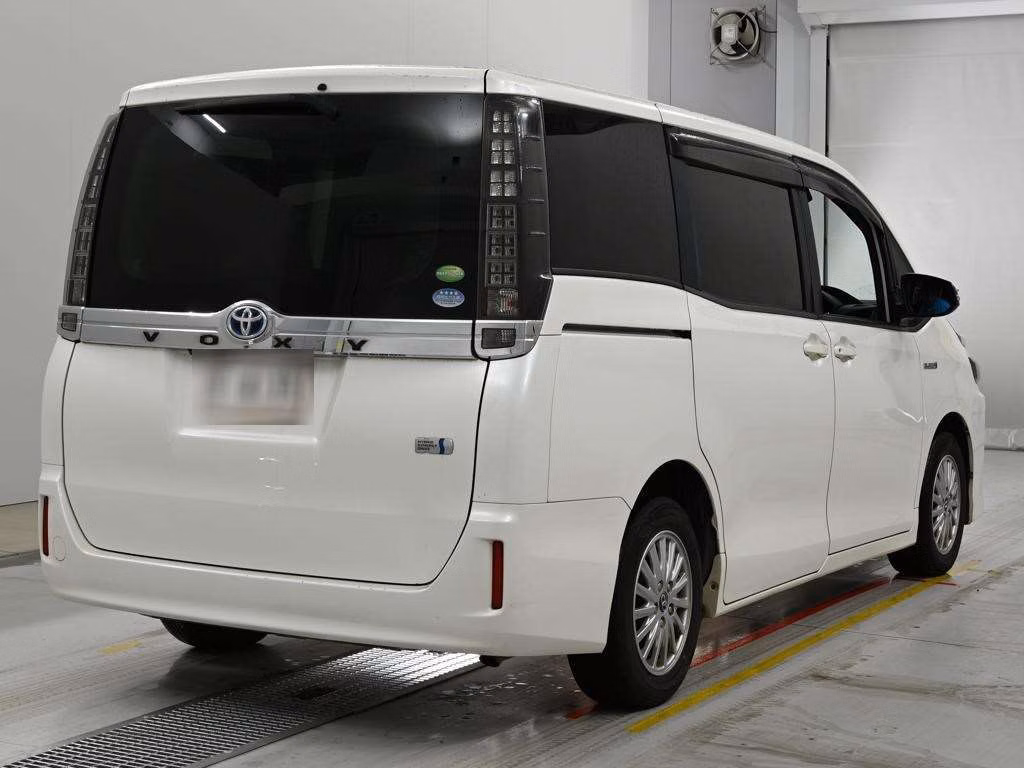 TOYOTA VOXY