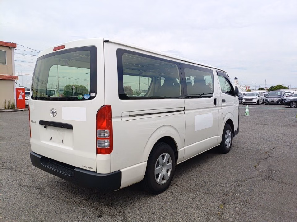 TOYOTA REGIUS ACE