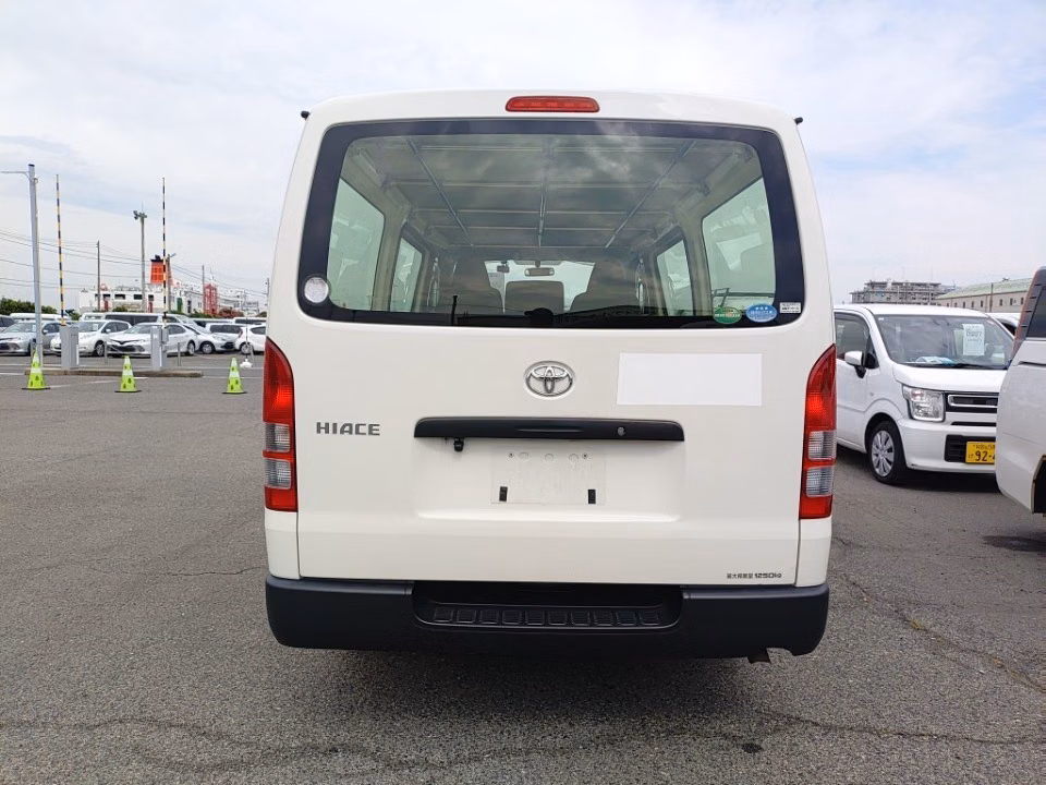 TOYOTA REGIUS ACE