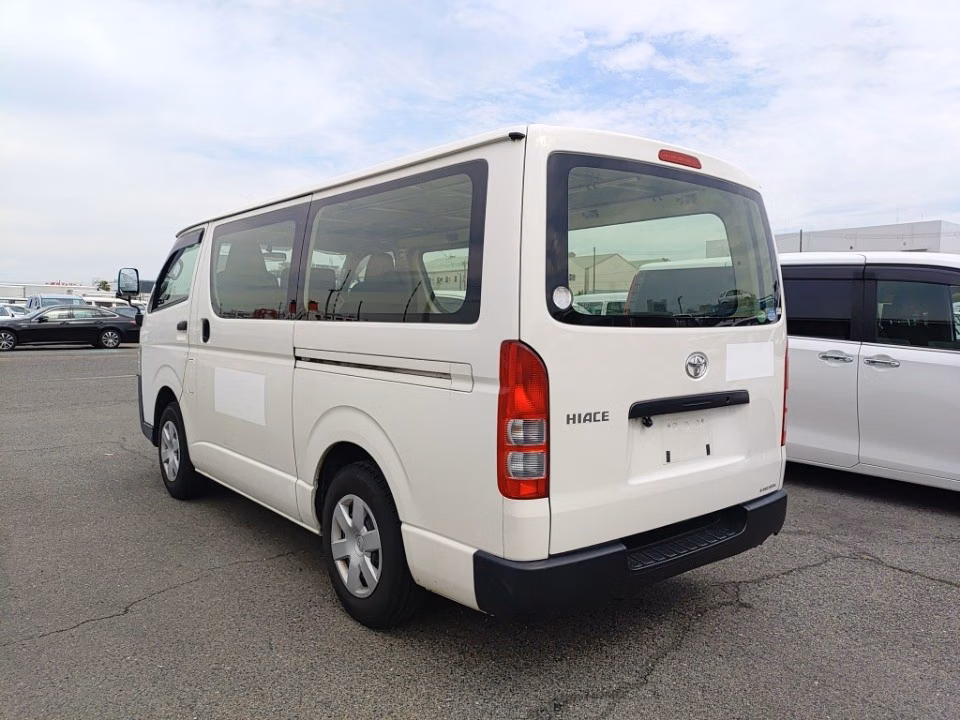 TOYOTA REGIUS ACE