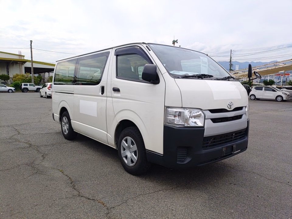 TOYOTA REGIUS ACE