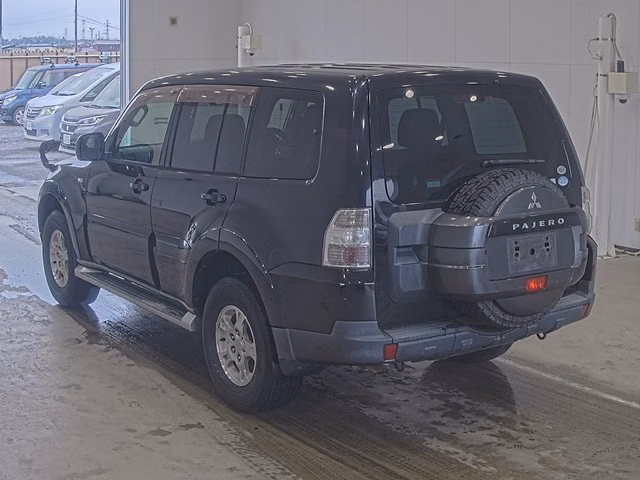 MITSUBISHI PAJERO