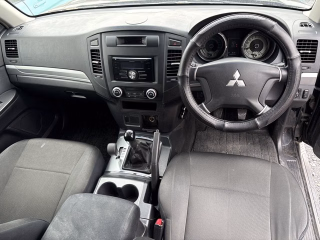 MITSUBISHI PAJERO