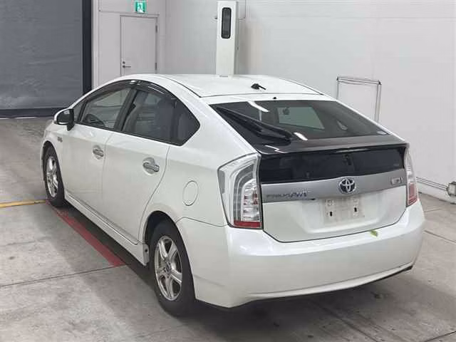 TOYOTA PRIUS PHV