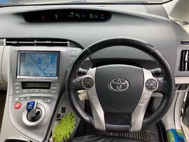 TOYOTA PRIUS PHV