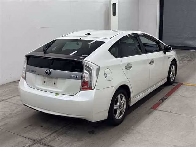 TOYOTA PRIUS PHV
