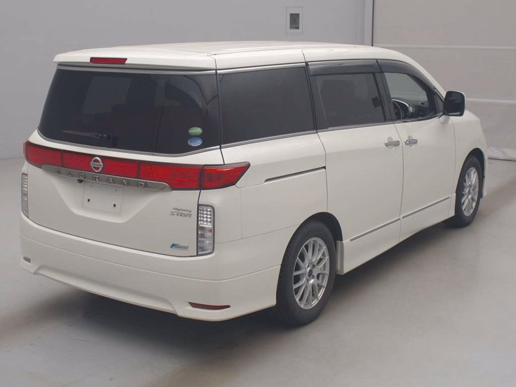 NISSAN ELGRAND
