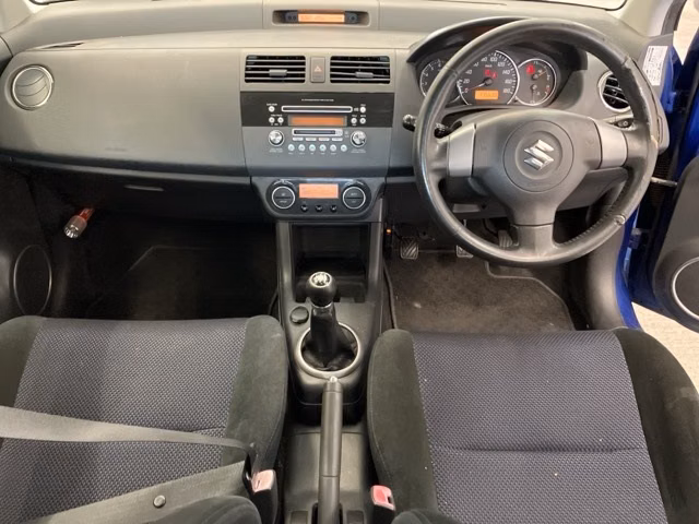 SUZUKI SWIFT