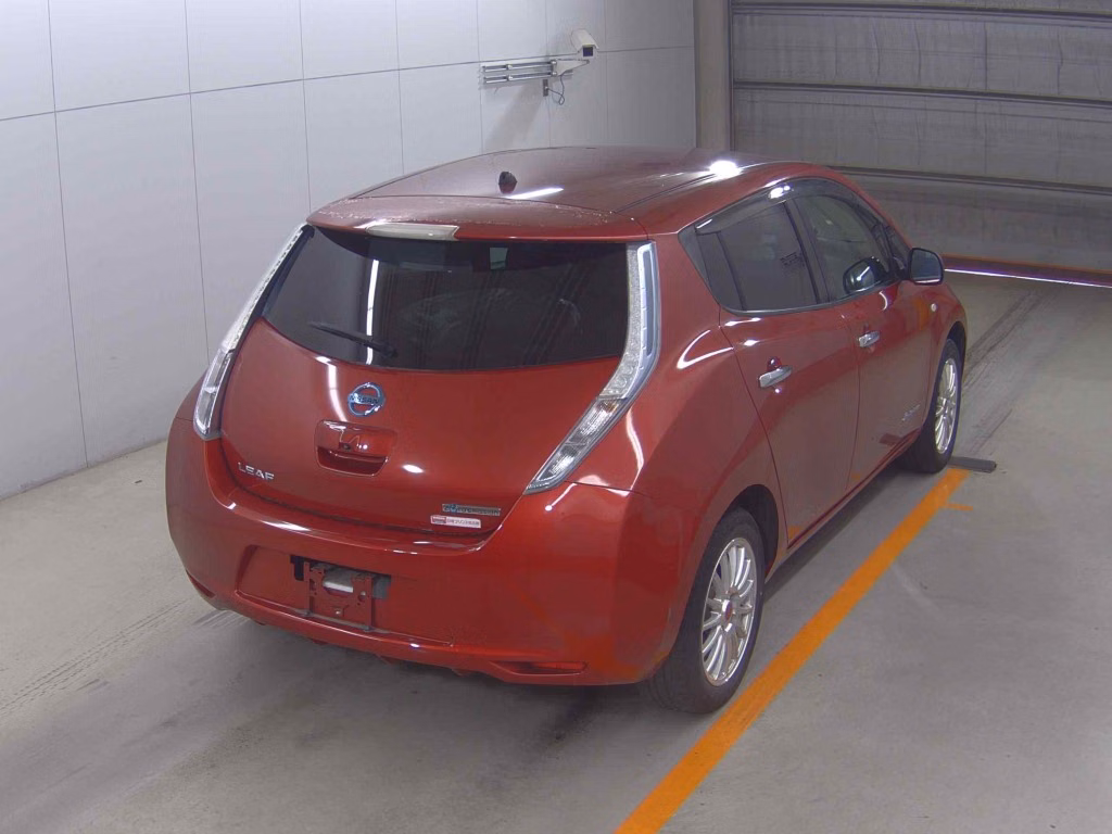 NISSAN LEAF