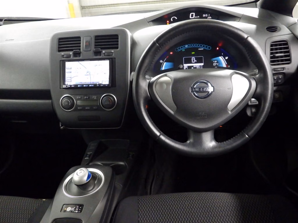 NISSAN LEAF