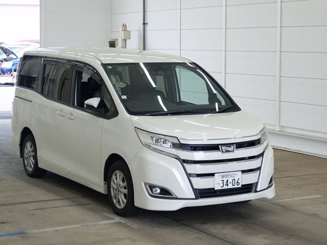 TOYOTA NOAH