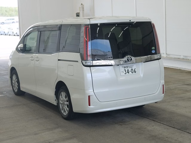 TOYOTA NOAH