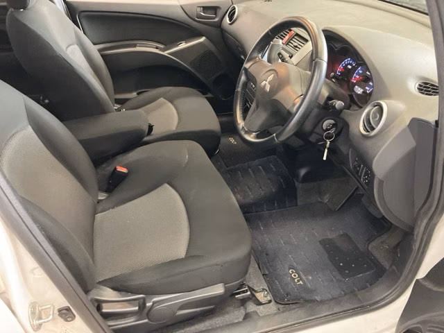 MITSUBISHI COLT PLUS